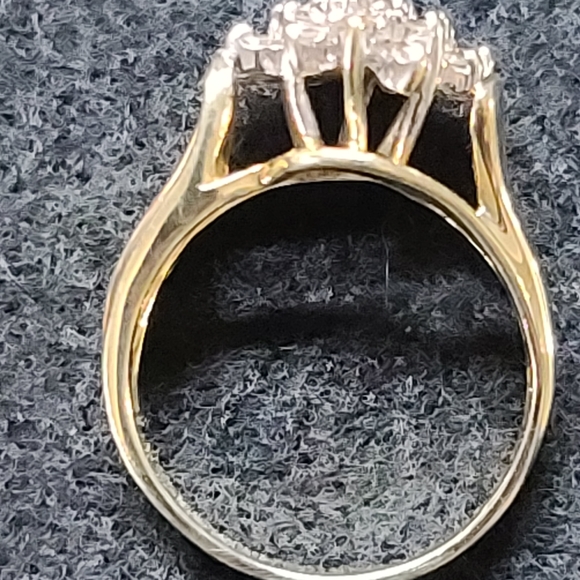 10k Women's Gold Dimond Ring - Picture 11 of 12